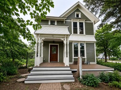 300 W Chestnut STREET