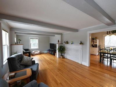 735 Forest Hills Dr SW