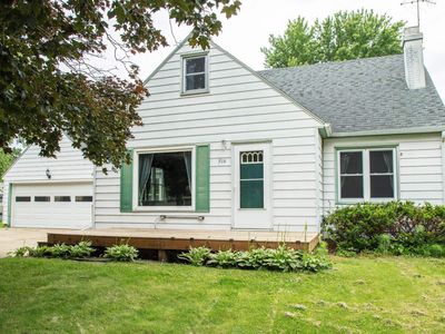 Property at 916 Harlington Pl, Waverly, IA