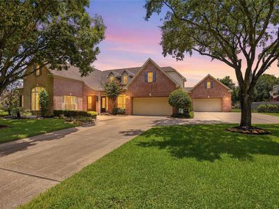 38 Highclere Park Dr
