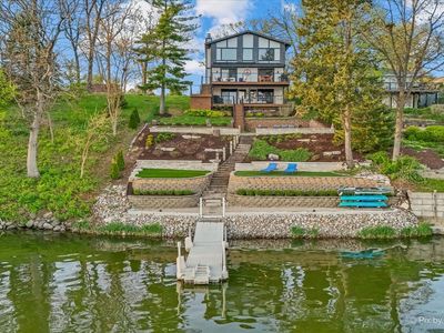 386 Holiday Dr