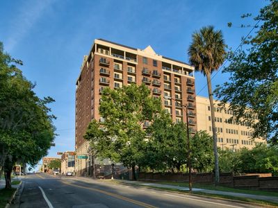 215 W College Ave APT 808