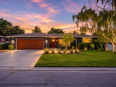 2018 E Twin View Dr S