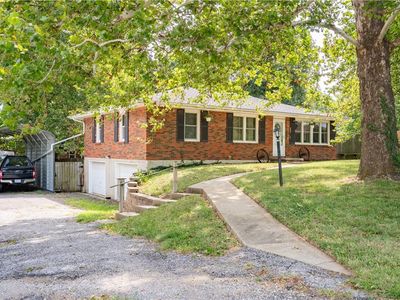 Property at 903 West St, Tonganoxie, KS