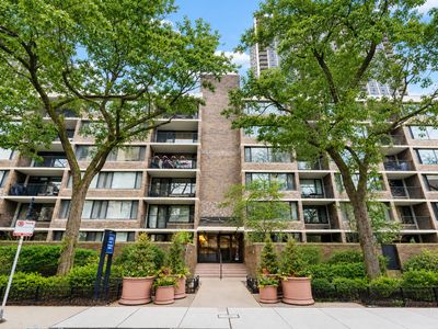 1555 N Sandburg Ter APT 517