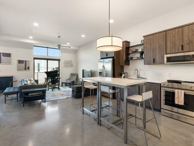 2124 E 6th St Unit 212