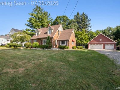 707 E Grand River Ave