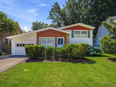 1026 Half Day Rd