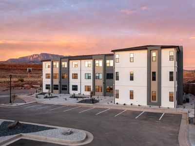 226 N Cliff Side Dr #105