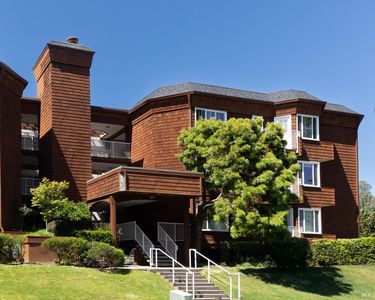 120 Seminary Drive #2E