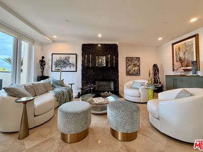 137 S Spalding Dr Unit 401