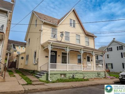 727 William St