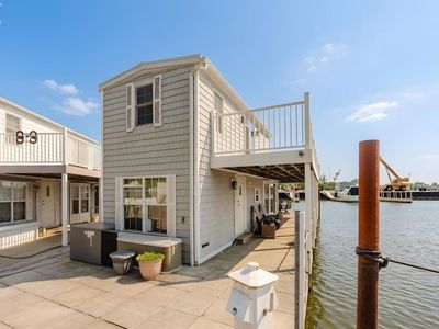 1805 W Lakeshore Dr