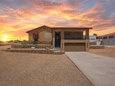 3201 Dolphin Drive