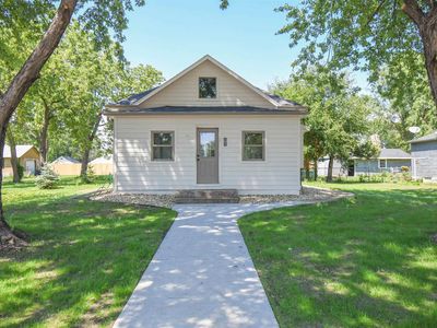 512 W Elm St
