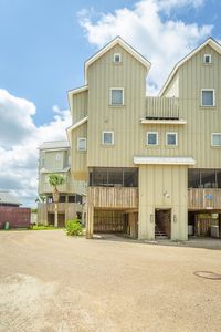 357 Pirates Landing Dr