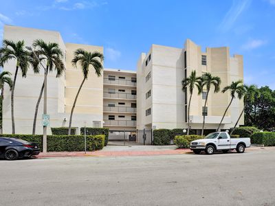 7601 BYRON Avenue #3C