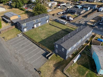 2821 2831 NE Center Street #1-8