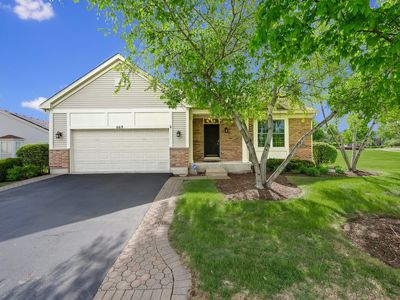 669 Saugatuk Cir