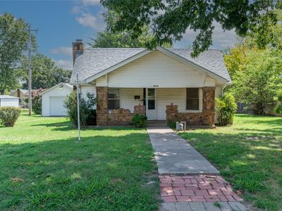 2812 W 37th Pl