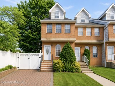 110 Narrows Rd S