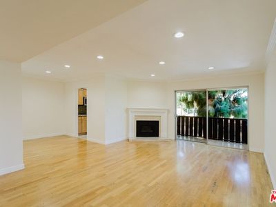 14980 Victory Blvd Unit 201