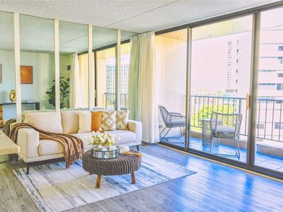 411 Hobron Ln APT 903