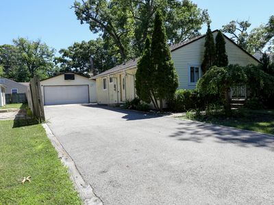 727 Longfellow Ln