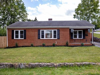 Property at 727 Cherry Hill Dr, Staunton, VA