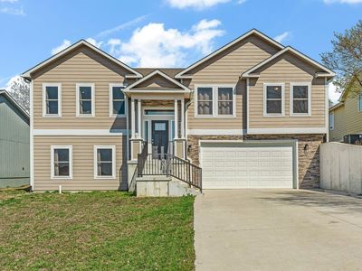 938 SW Woodbridge Pl