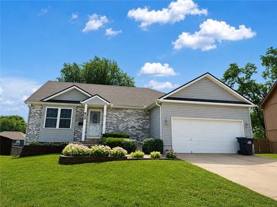 809 SW Graystone Dr