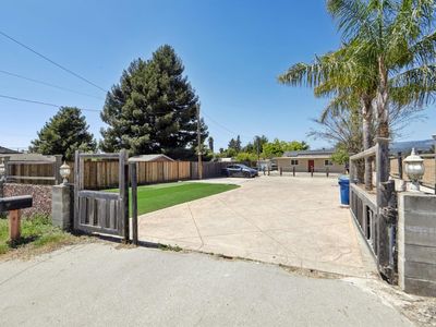 9 Hughes Rd