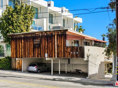 908 N San Vicente Blvd