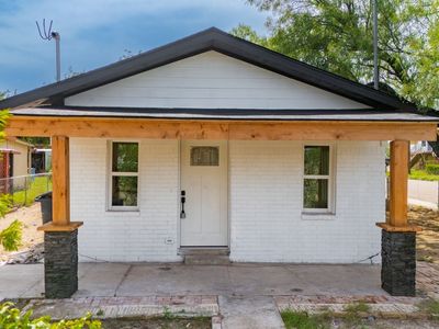 1099 N Comal
