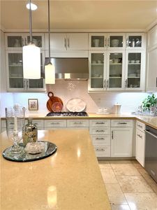 23 Vantis Dr