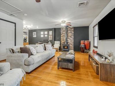 Property at 9 River View Dr, Hardwick, NJ