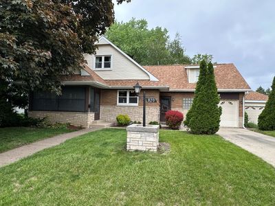 Property at 820 11th St, De Witt, IA