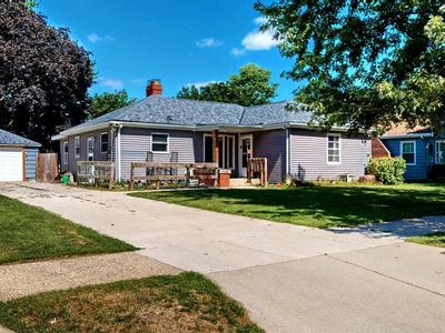 1227 E Memorial DRIVE