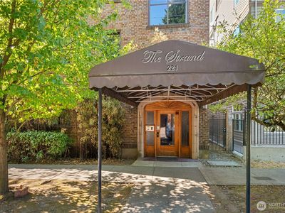 221 Belmont Avenue E