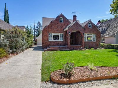 2947 Highland Ave