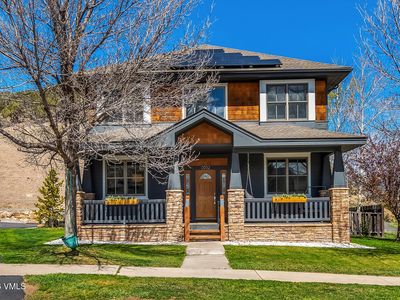 32 Newquist St