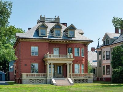261 Western Promenade