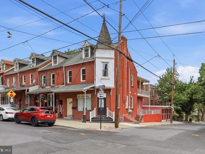 121 Laurel St