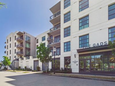 5 Gadsdenboro St #212