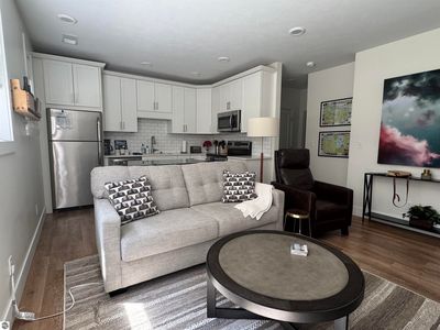 135 E 8th St Unit 3