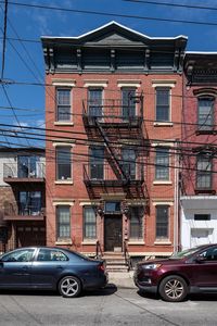96 Bowers St #2L