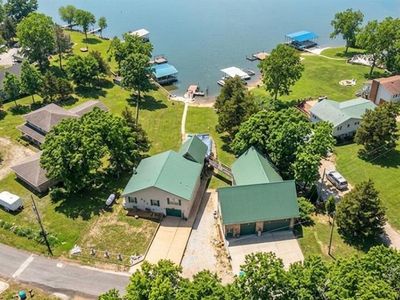 919 Lakeshore Dr