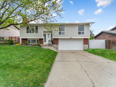 4884 S Huntington Rd