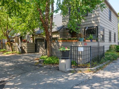 521 Hartman St APT 2