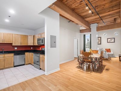 52 Lawrence Dr #M206